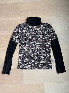 Long Sleeve Turtleneck Top in Black and Brown Abstract Print